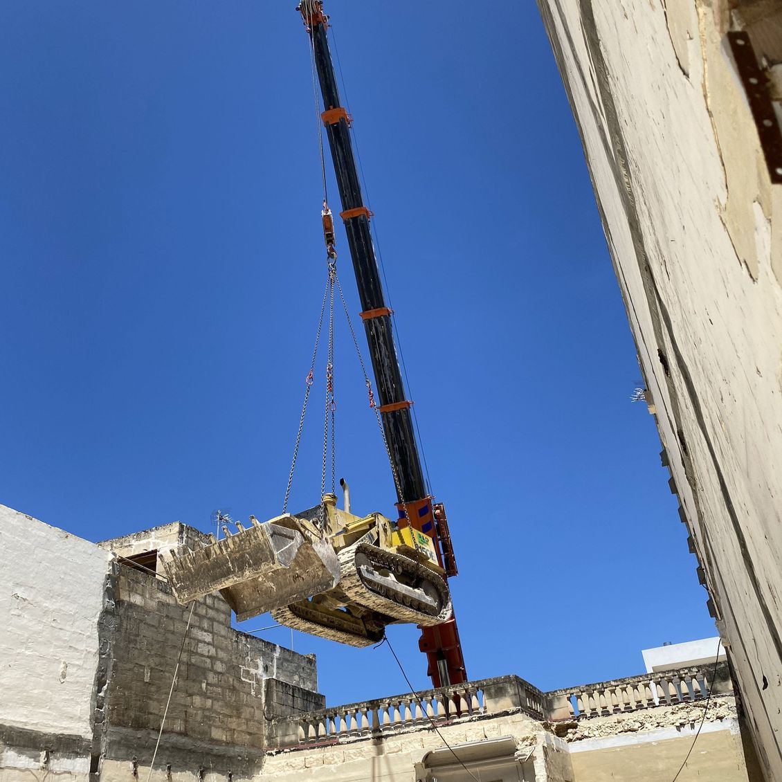 crane transporting machinery
