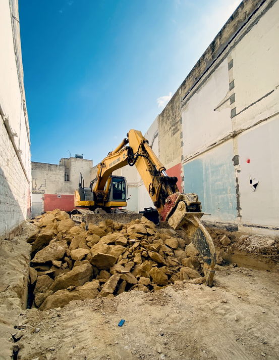 Construction crawler collecting rubble